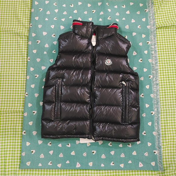 Moncler Padded Logo-Patch Black Down Jacket Gilet - Picture 1 of 10
